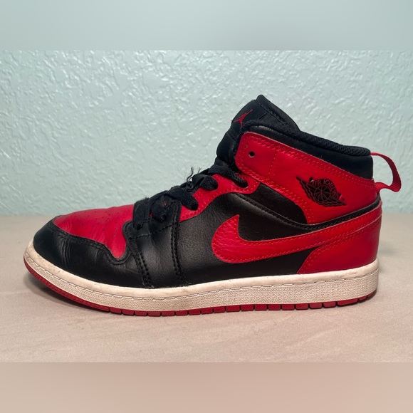 NIKE Air Jordan 1 Mid Banned 2020 Kids Size 3 - Picture 5 of 16